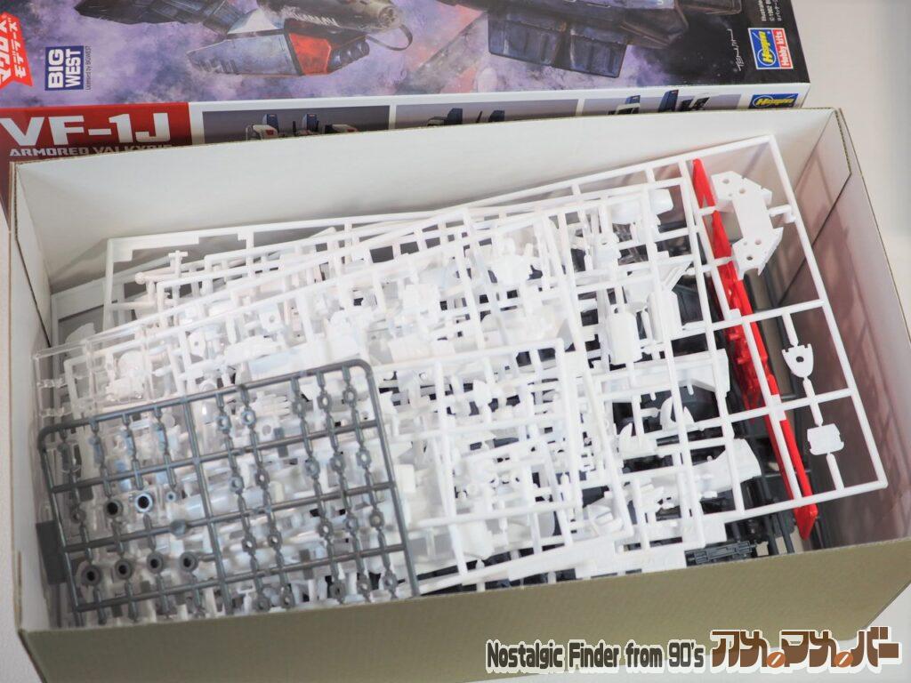 ハセガワ 1/72 アーマードバルキリー 箱 中身