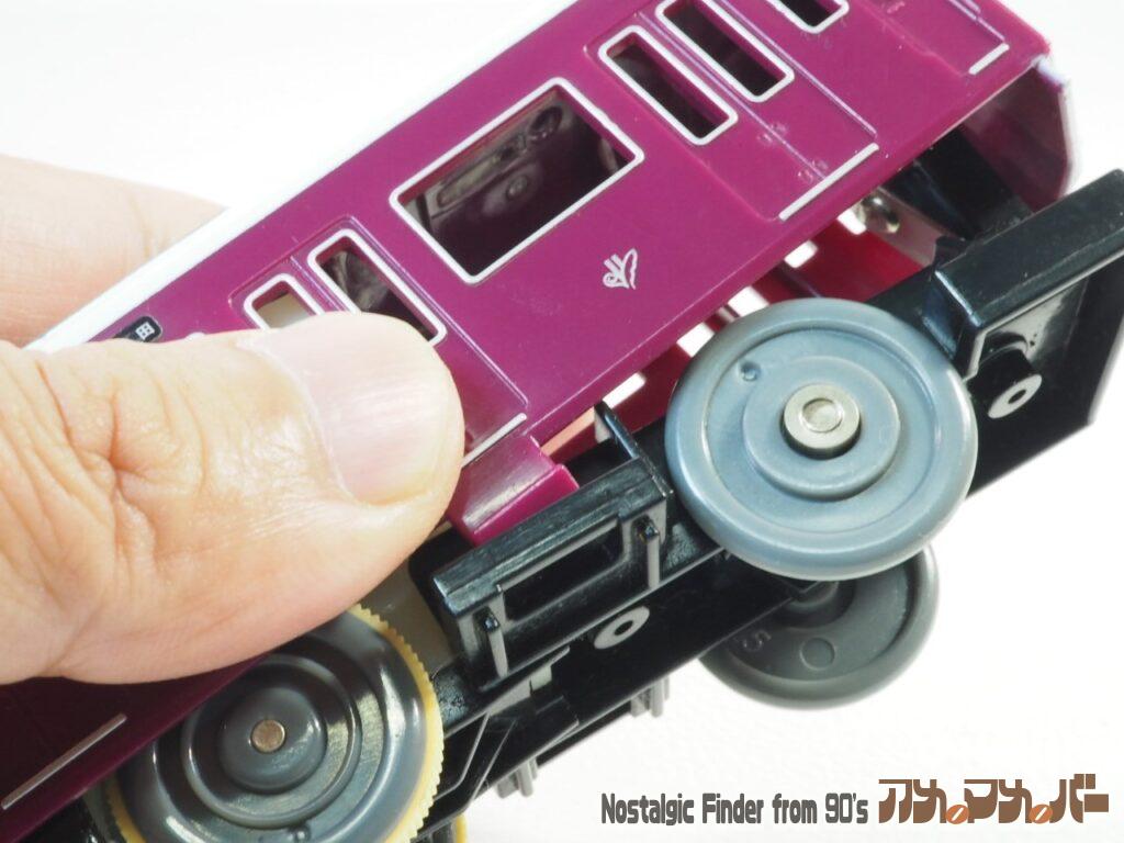 阪急電鉄 9000系 電池交換02