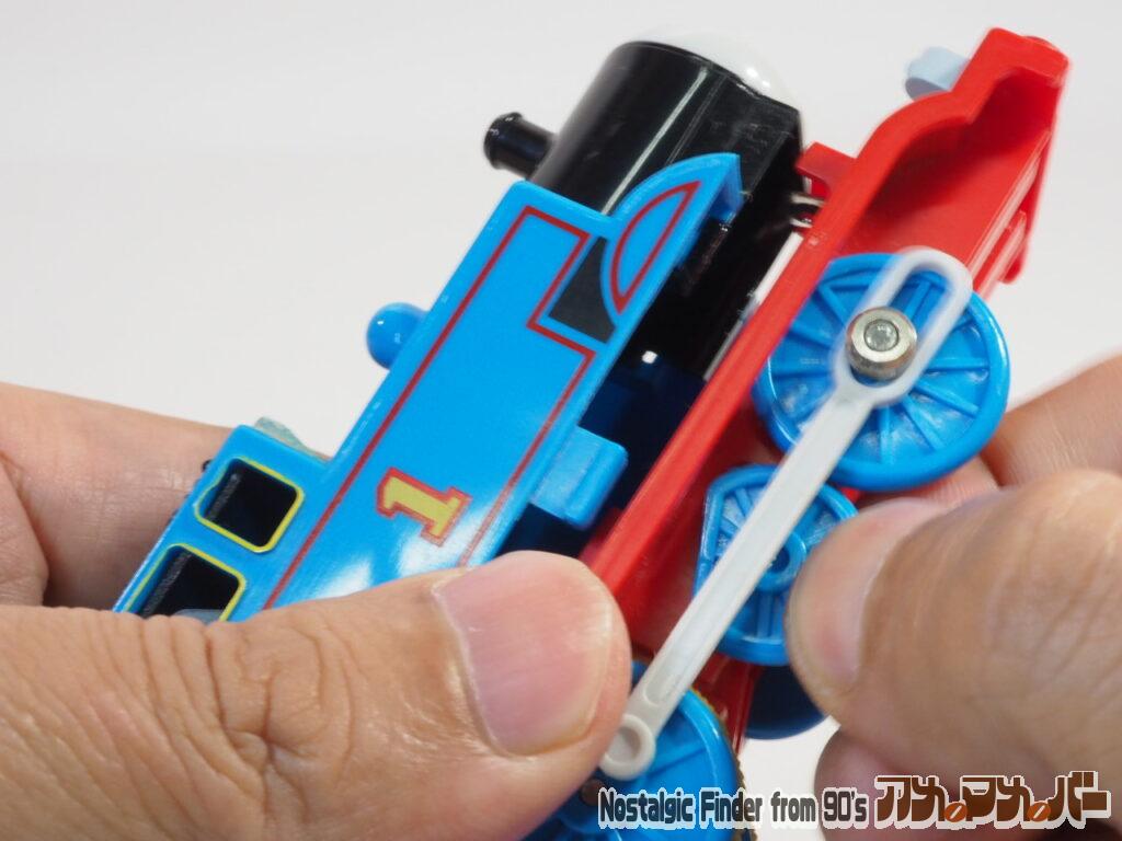 プラレール ジェットエンジン トーマス 電池交換02