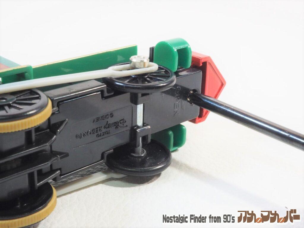 プラレール ミズーリ号 電池交換01