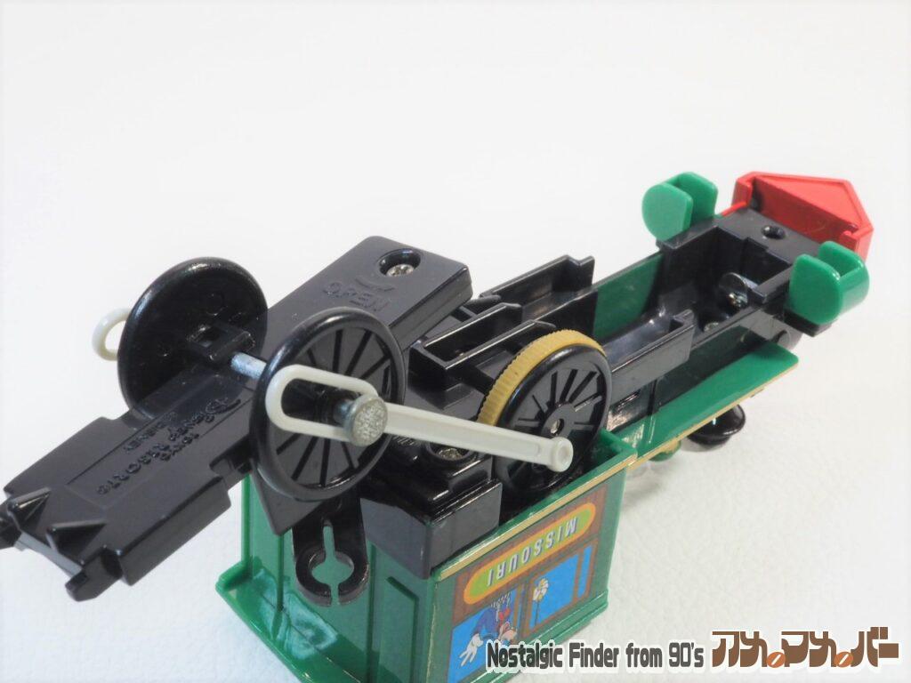 プラレール ミズーリ号 電池交換02