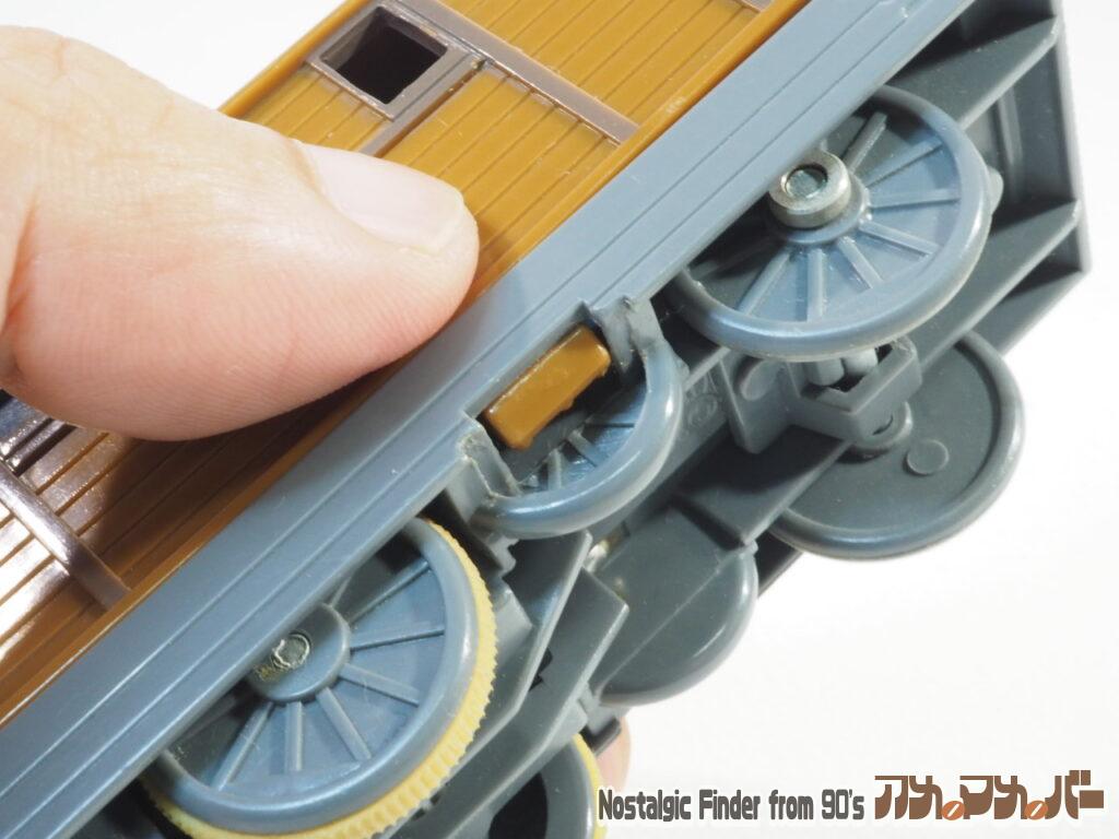 プラレール トビー 電池交換01