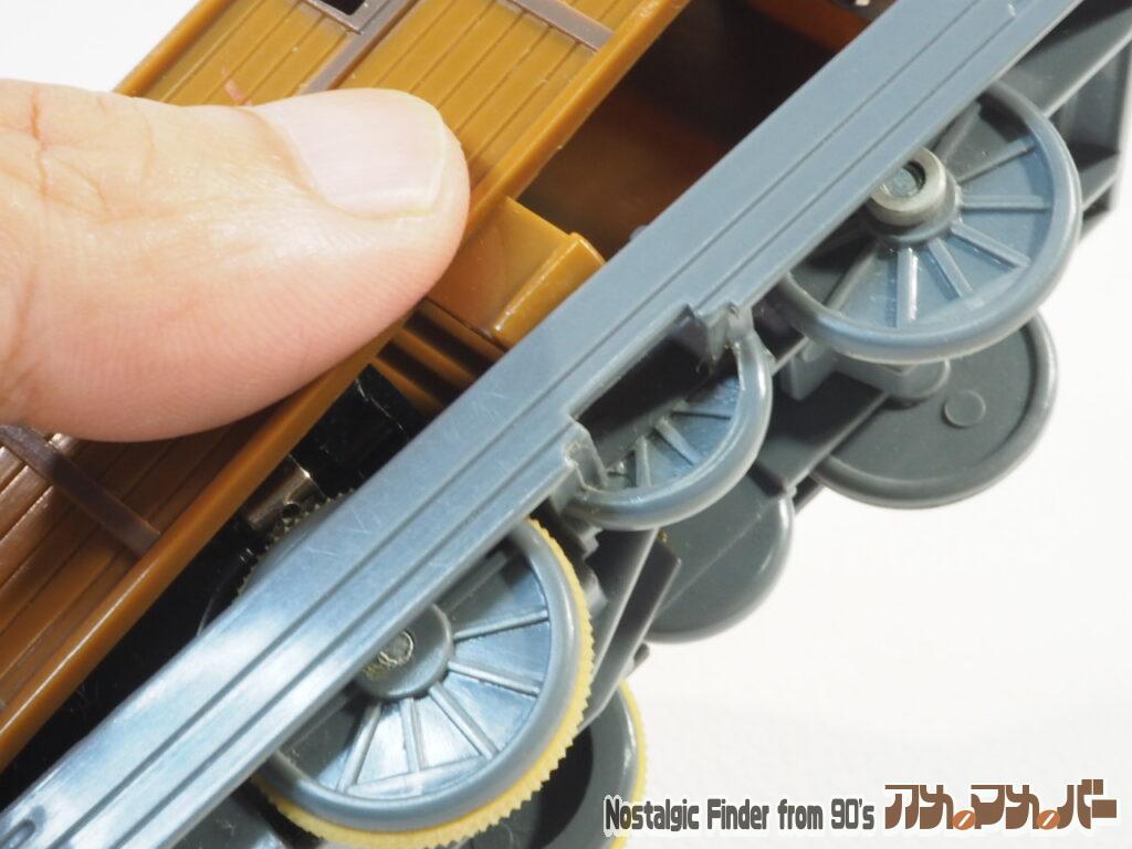 プラレール トビー 電池交換02