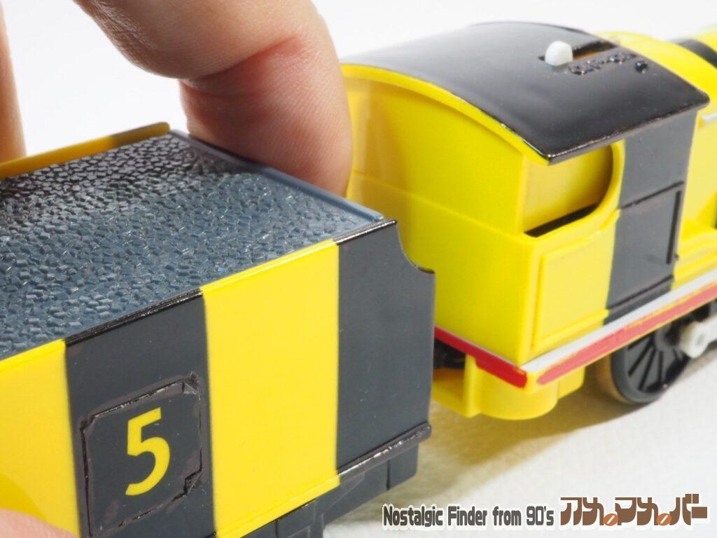 プラレール  ビジービージェームス 電池交換01