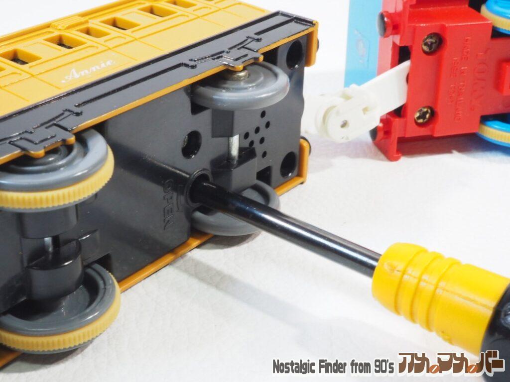 サウンド車両・アニー 電池交換01