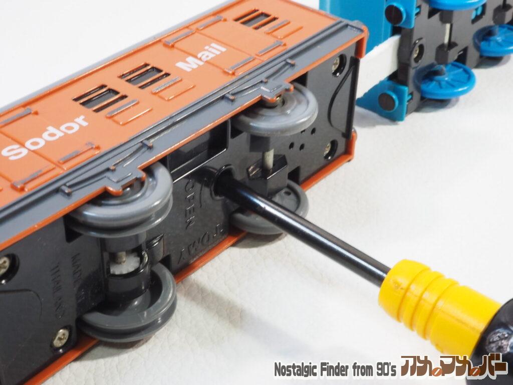 もっとおしゃべりエドワード 電池交換04