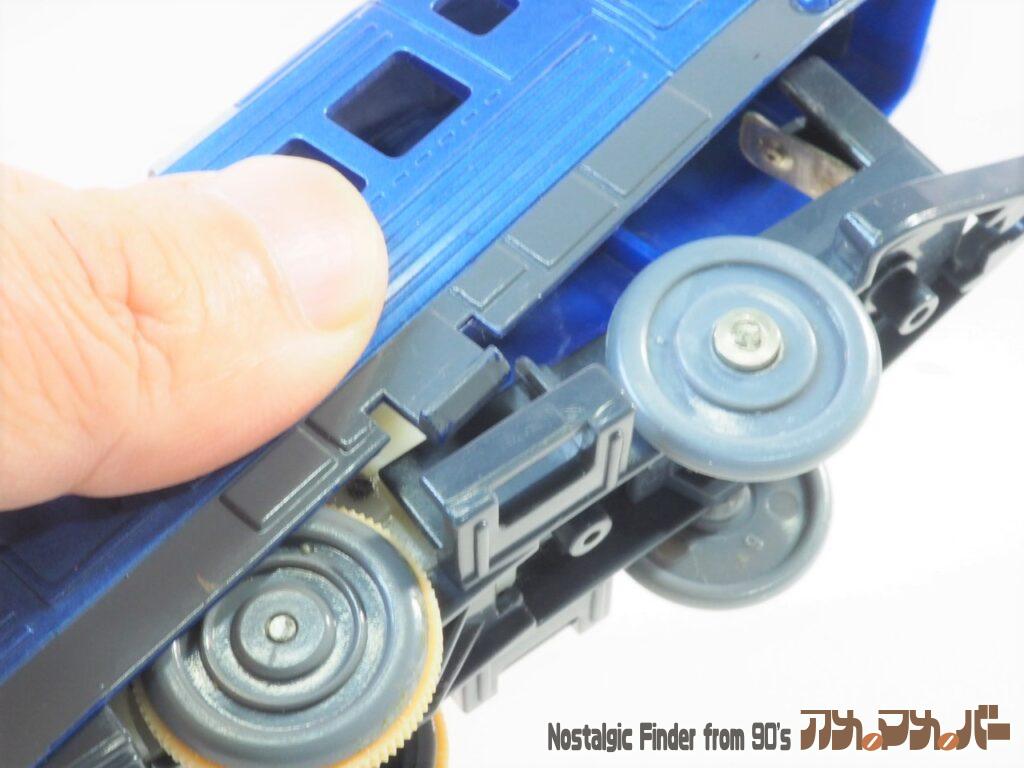 883系 ソニック 電池交換02