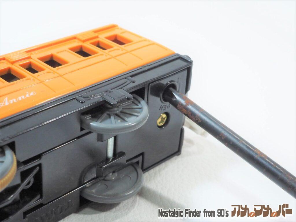 もっとおしゃべりトーマス 動力車 電池交換01