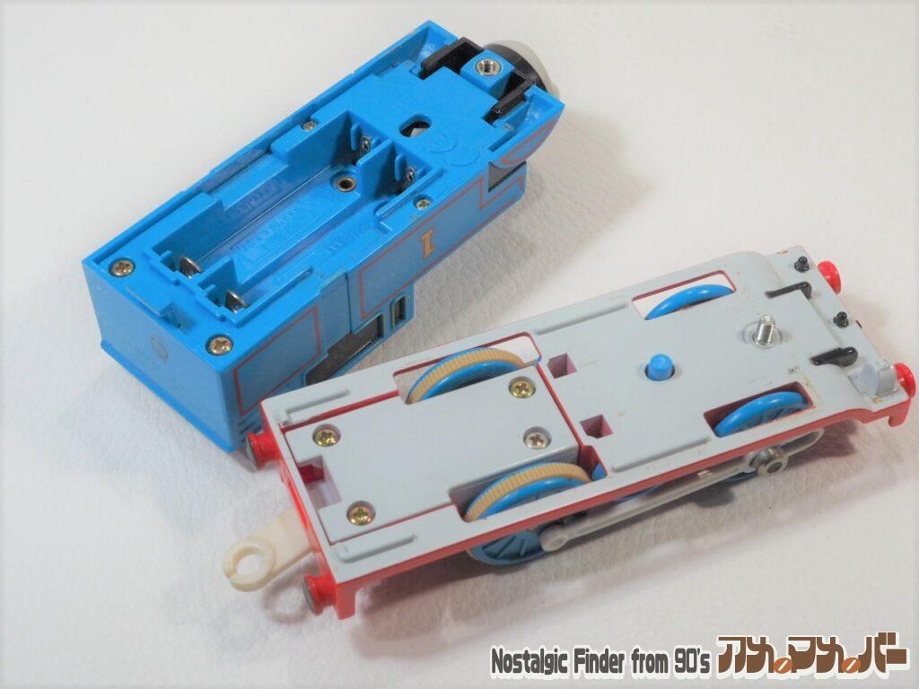 もっとおしゃべりトーマス サウンド車両 電池交換02