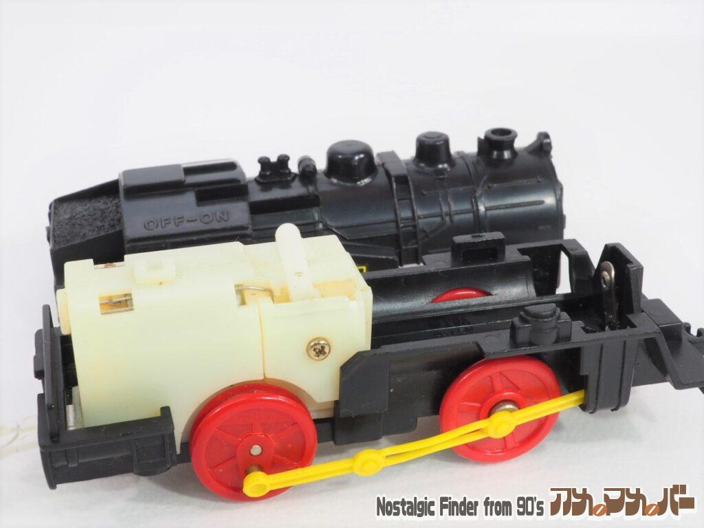 C12 蒸気機関車 旧型赤車輪 電池交換03