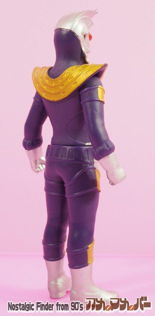 2013 ウルトラマンキング 斜め後ろ02