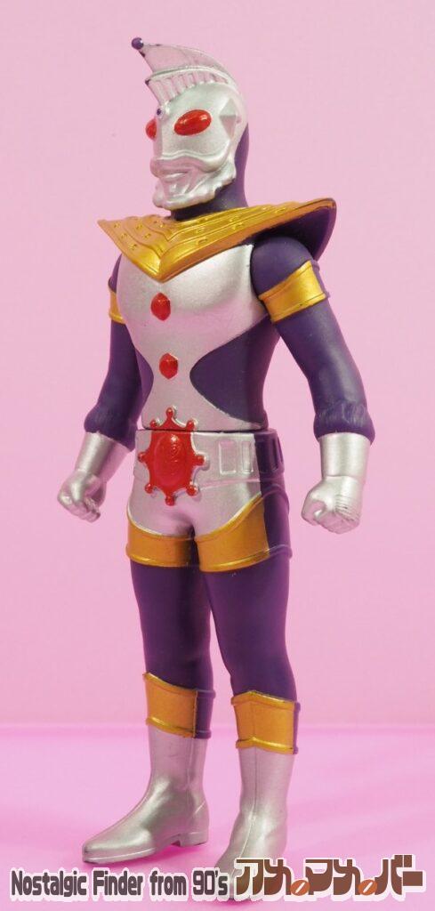 2013 ウルトラマンキング 斜め前02