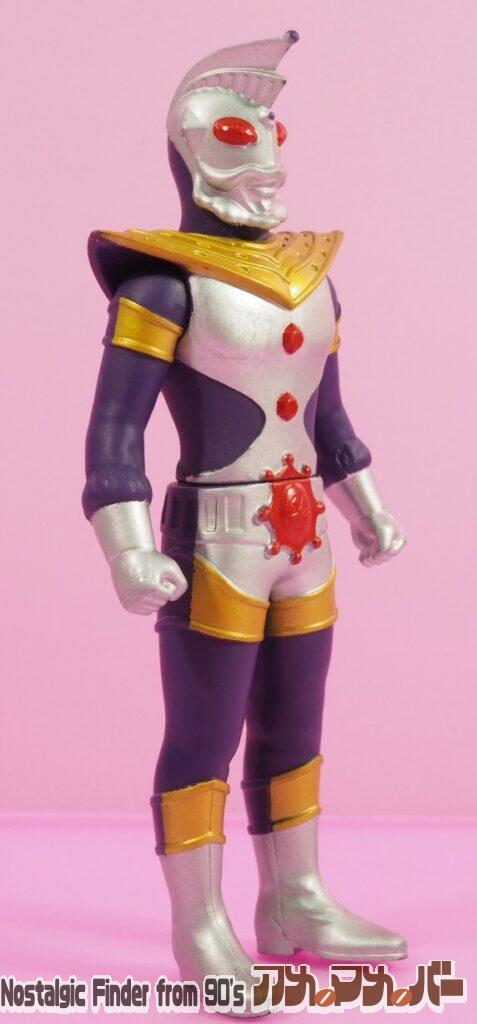 2013 ウルトラマンキング 斜め前01