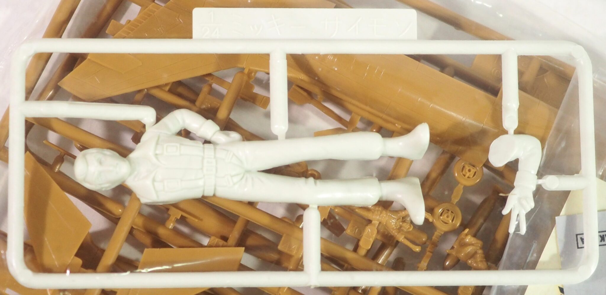 エリア88 タカラ 1/100 ミッキー専用 F-100D スーパーセイバー
