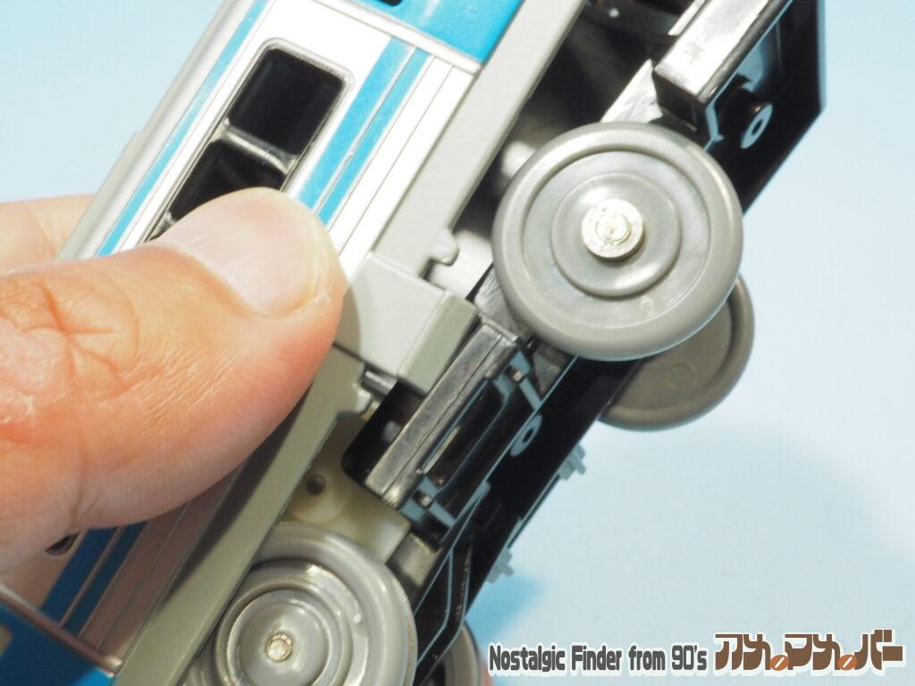 JR四国 2000系 南風 電池交換02