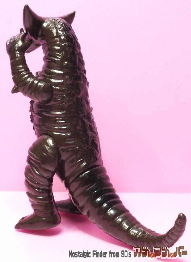 1983 ゴモラ 斜め後ろ01