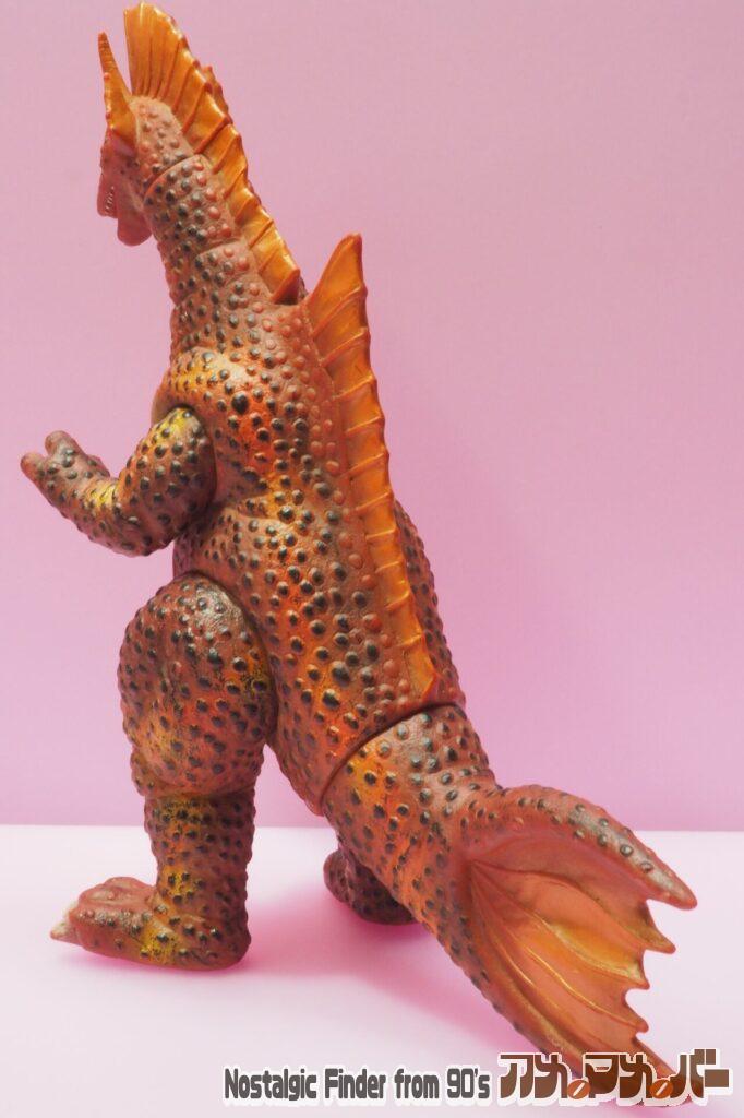 2002 チタノサウルス 斜め後ろ01