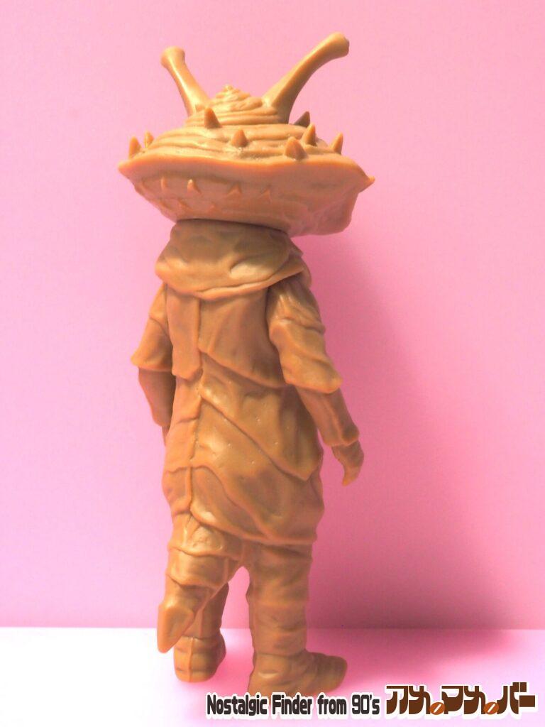 2013 ソフビ カネゴン 斜め後ろ02