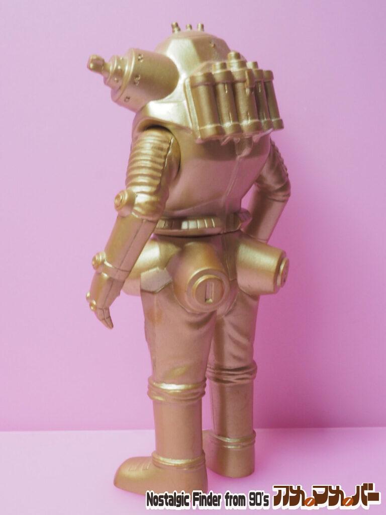 2013 キングジョー 斜め後ろ01