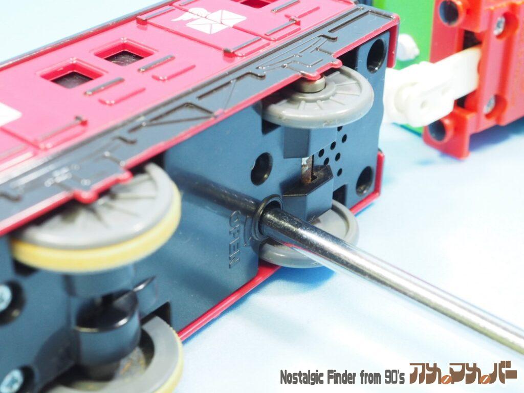 おしゃべりパーシー サウンド車の電池交換01